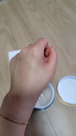 비엠비코 퀸79 노블 골드 아쿠아 크림 — 5점을 준 리뷰어가 2021년 5월 올린 사용 사진