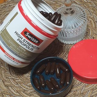 Swisse 스위스 고함량 프로폴리스 2,000mg 210정 — 5점을 준 리뷰어가 2021년 2월 올린 사용 사진