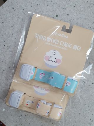 유비맘 젖병 빨대컵 다용도 홀더 1+1 _ 컬러 랜덤 발송 — 4점을 준 리뷰어가 2020년 12월 올린 사용 사진