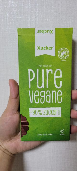 당류2g 자일리톨로 단맛을낸 슈카 퓨어비건 무설탕초콜릿 Xucker vegan 2개입 — 4점을 준 리뷰어가 2021년 4월 올린 사용 사진