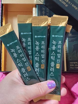 서울약사신협_프리미엄 진 녹용스틱 플러스10g x 30포 — 5점을 준 리뷰어가 2021년 7월 올린 사용 사진