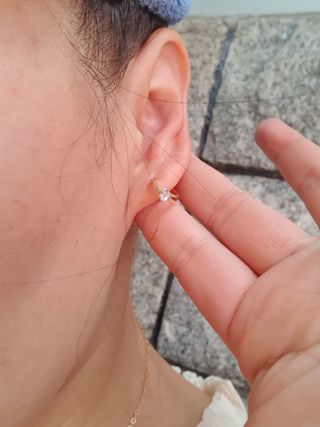 [골드앤디어] 14K 사선 큐빅 원터치 귀걸이_3color — 5점을 준 리뷰어가 2021년 6월 올린 사용 사진