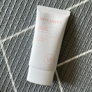 보타니티 촉촉수분자차 아쿠아핏 선 에센스 50ml + 보송톤업자차 징크 선 로션 50ml SPF50+ PA++++ (4/25) — 5점을 준 리뷰어가 2022년 4월 올린 사용 사진