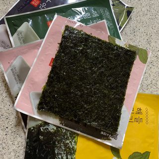 [해림맛김] 들기름에 구운 바삭바삭 김 4종 세트 + 1종 랜덤발송 총5개입 — 5점을 준 리뷰어가 2021년 2월 올린 사용 사진