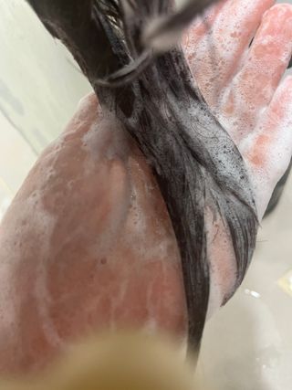 르핸스 퍼포밍 5 샴푸 비반트 포렛/베티버 포그 — 5점을 준 리뷰어가 2023년 2월 올린 사용 사진