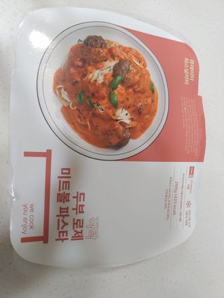 직탁 식단관리 3종 도시락 (두부 라자냐 라구빠에야, 두부로제 미트볼파스타, 닭탕수 직화 짜장 두부면) — 4점을 준 리뷰어가 2022년 7월 올린 사용 사진