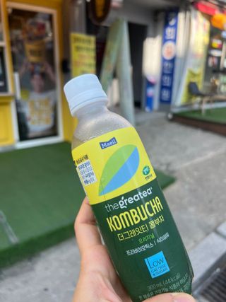 더그레잇티 콤부차 [매일유업] 더그레잇티 44kcal 콤부차 300ml *12개입 (오리지널 6개+베리리치 6개) — 4점을 준 리뷰어가 2023년 7월 올린 사용 사진