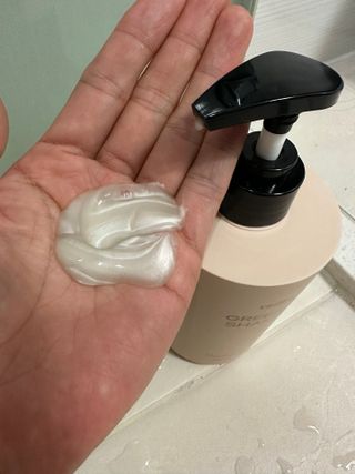 프리마인 더이상 뻣뻣하고 효과없는 탈모샴푸는 NO. 근본부터 케어하는 셀베이스 그린티샴푸(500ml) — 4점을 준 리뷰어가 2023년 2월 올린 사용 사진