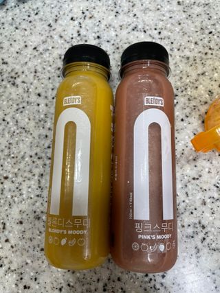BLENDY'S 핑크 스무디+블론디 스무디 — 5점을 준 리뷰어가 2021년 9월 올린 사용 사진