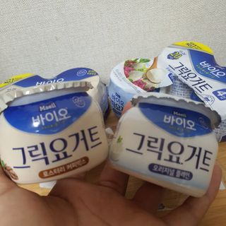 매일바이오 그릭요거트 오리지널 플레인 4개, 로스터리 커피믹스 4개 — 5점을 준 리뷰어가 2021년 12월 올린 사용 사진
