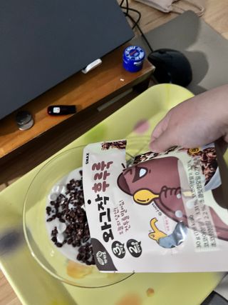 스낵스 와그작후루룩 3종_카카오2봉+아몬드2봉+딸기2봉 (총 6봉) — 5점을 준 리뷰어가 2024년 2월 올린 사용 사진