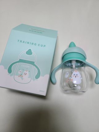 유비맘 트라이탄 코니빨대컵_컬러 랜덤 발송 — 4점을 준 리뷰어가 2021년 3월 올린 사용 사진