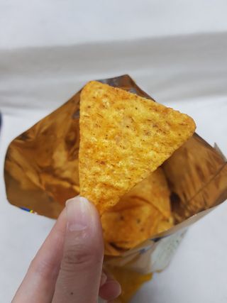 롯데제과 도리토스 양념치킨맛 — 5점을 준 리뷰어가 2021년 4월 올린 사용 사진