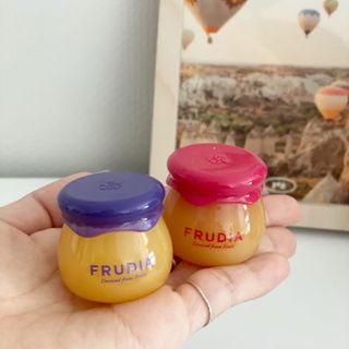[후르디아] 올리브영 꿀과즙 립밤 2종 (블루베리/석류) — 4.5점을 준 리뷰어가 2022년 11월 올린 사용 사진