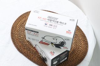 JHWORLD 스누피 마스크 정품 스누피 KF-AD 국내 비말차단 아동용 성인용 일회용 덴탈마스크 50매 — 5점을 준 리뷰어가 2021년 6월 올린 사용 사진