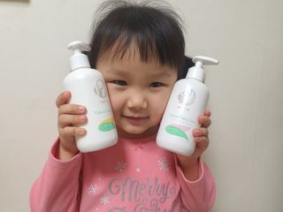 mom e 맘이 내추럴 베이비 케어 샴푸앤바스+로션 — 5점을 준 리뷰어가 2021년 1월 올린 사용 사진