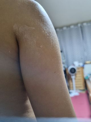 유세린 아쿠아퍼 리페어링 오인트먼트 1개 + 아쿠아퍼 SOS 립 리페어 1개 — 5점을 준 리뷰어가 2022년 2월 올린 사용 사진