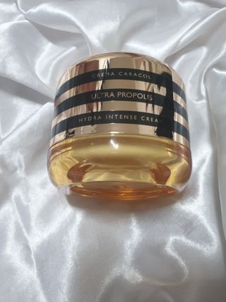 자민경 크레마카라콜 울트라 프로폴리스 하이드라 인텐스 크림 50ml — 5점을 준 리뷰어가 2021년 1월 올린 사용 사진
