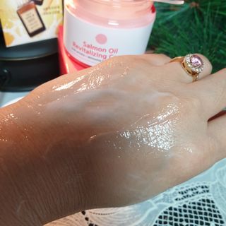 아이앤립 / EYENLIP 아이앤립 연어오일 리바이탈라이징 크림 — 4점을 준 리뷰어가 2021년 4월 올린 사용 사진