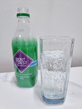 몽베스트 Montbest with Sparkling water Plain 20병 — 5점을 준 리뷰어가 2021년 11월 올린 사용 사진