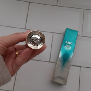 [NEW 탄력유턴 아이크림] AHC 유스 래스팅 리얼 아이크림 포 페이스 — 5점을 준 리뷰어가 2021년 2월 올린 사용 사진