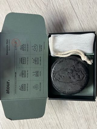 free [아토르] 9종 임상완료 아토르 다름 샴푸바_블랙  프리미엄 두피 케어 샴푸바 — 5점을 준 리뷰어가 2023년 11월 올린 사용 사진