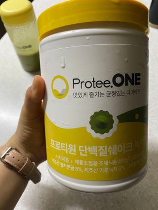 프로티원 단백질쉐이크 녹차맛 2주분 1통+보틀 — 5점을 준 리뷰어가 2021년 5월 올린 사용 사진