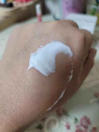 산수시 아쿠아 베네핏 24h 수부지 물광 속건조 수분크림 50ml — 5점을 준 리뷰어가 2021년 8월 올린 사용 사진