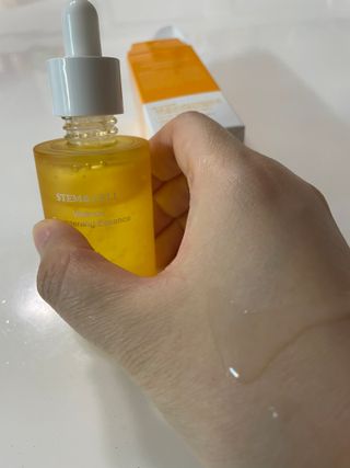 체르엠 스템앤셀 비타민 브라이트닝 에센스 30ml 1개 — 5점을 준 리뷰어가 2021년 8월 올린 사용 사진