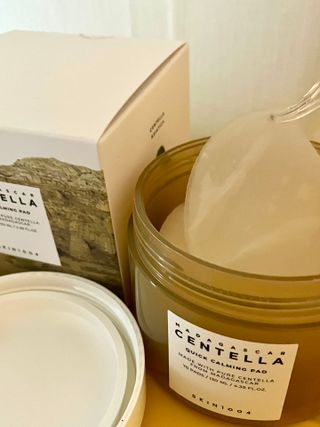 스킨1004 [SKIN1004] 마다가스카르 센텔라 퀵 카밍 패드 70매 130ml — 5점을 준 리뷰어가 2024년 9월 올린 사용 사진