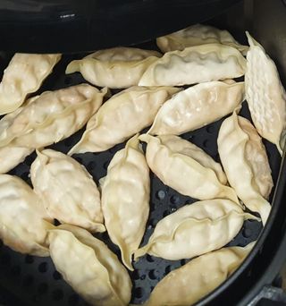 삼양냉동 [삼양] 얇은피불닭왕교자+얇은피까르보불닭왕교자 총4팩 — 2점을 준 리뷰어가 2021년 2월 올린 사용 사진