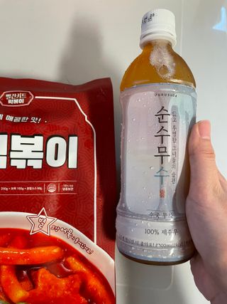 빨간키트 떡볶이 밀키트 2~3인분 매운맛 국물 떡볶이 만들기 쉬운 황금 레시피 분말 소스로 간편한 요리 — 5점을 준 리뷰어가 2021년 10월 올린 사용 사진