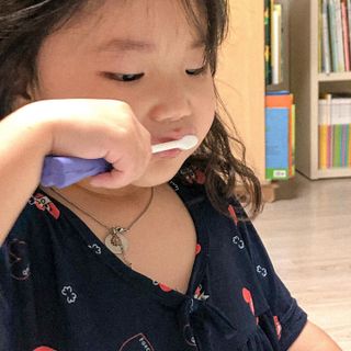 치과에서 쓰는 치약 _ 라벨제로 저불소 꼬마, 키즈, 유아, 베이비, 주니어 안전한 어린이치약 — 5점을 준 리뷰어가 2022년 11월 올린 사용 사진