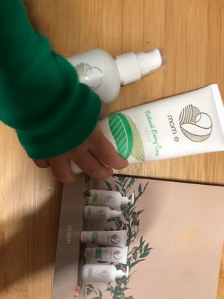 mom e 맘이 내추럴 베이비 케어 크림+바디오일 — 5점을 준 리뷰어가 2021년 1월 올린 사용 사진