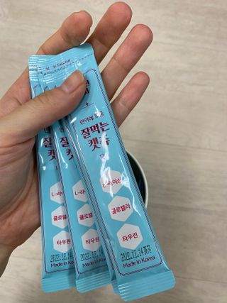 페페로니 잘 먹는 캣츄 - 원양선 참치 24개입 — 5점을 준 리뷰어가 2021년 10월 올린 사용 사진