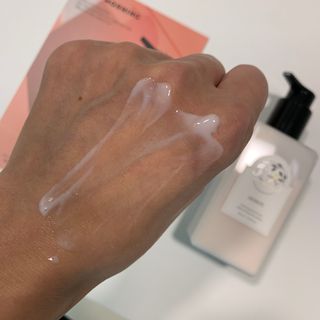 줄라이 모닝 _ JULY MORNING 줄라이모닝 하이드레이팅 퍼퓸드 바디앤핸드 에멀젼 — 5점을 준 리뷰어가 2021년 12월 올린 사용 사진