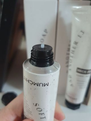 멈칫(MUMCHIT) 넥퍼퓸 NECKPERFUME 2가지 향 — 5점을 준 리뷰어가 2021년 11월 올린 사용 사진