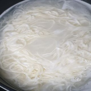 [한면원] 비빔국수 2인분 — 5점을 준 리뷰어가 2023년 3월 올린 사용 사진