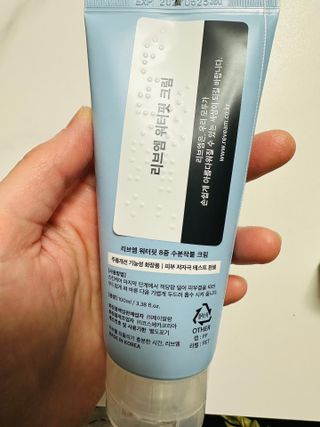 나우 [리브엠]피부 속부터 겹겹이, 촘촘하게! 워터핏8중 수분착붙 크림 — 5점을 준 리뷰어가 2025년 5월 올린 사용 사진
