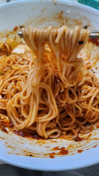 [한면원] 비빔국수 2인분 — 5점을 준 리뷰어가 2023년 3월 올린 사용 사진