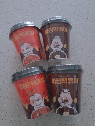 유비쿡 컵떡볶이 매운컵떡볶이2개/ 짜장컵떡볶이 2개  총 4개세트 — 5점을 준 리뷰어가 2021년 2월 올린 사용 사진