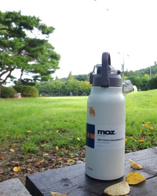 모즈스웨덴 MOZ 스웨덴 316 스텐 대용량 원터치 손잡이 보냉보온병 — 5점을 준 리뷰어가 2023년 8월 올린 사용 사진