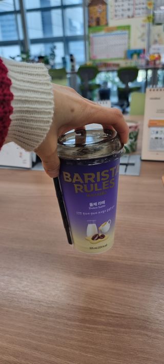바리스타룰스 돌체 라떼 — 5점을 준 리뷰어가 2023년 4월 올린 사용 사진