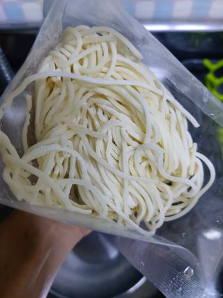[한면원] 비빔국수 2인분 — 5점을 준 리뷰어가 2022년 8월 올린 사용 사진