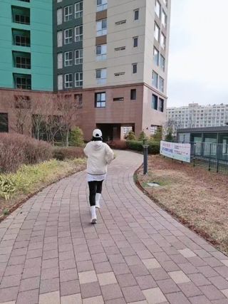 크노텐 후디집업자켓(다이어트땀복) — 5점을 준 리뷰어가 2022년 3월 올린 사용 사진