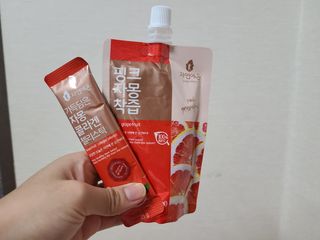 자연에온 핑크 자몽 착즙 100mL 10개입 1BOX +가 득담은 자몽 콜라겐 젤리스틱 1BOX — 5점을 준 리뷰어가 2021년 7월 올린 사용 사진