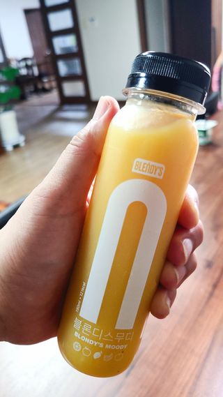 BLENDY'S 핑크 스무디+블론디 스무디 — 5점을 준 리뷰어가 2021년 12월 올린 사용 사진