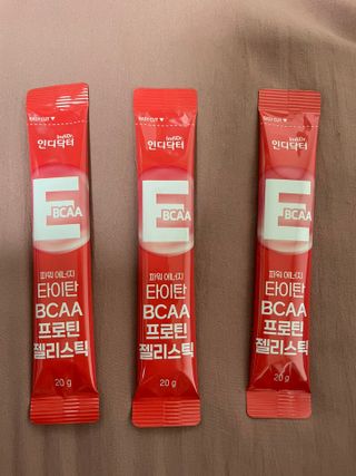 [인디닥터] 타이탄 BCAA 프로틴 젤리스틱 — 5점을 준 리뷰어가 2022년 5월 올린 사용 사진