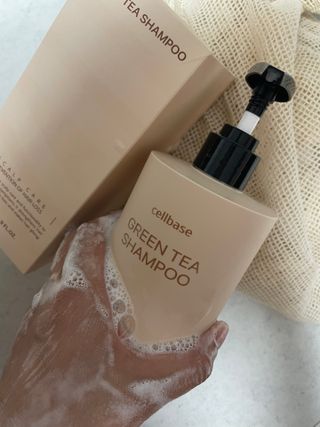 프리마인 더이상 뻣뻣하고 효과없는 탈모샴푸는 NO. 근본부터 케어하는 셀베이스 그린티샴푸(500ml) — 5점을 준 리뷰어가 2023년 5월 올린 사용 사진