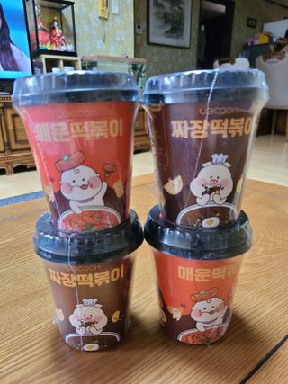 유비쿡 컵떡볶이 매운컵떡볶이2개/ 짜장컵떡볶이 2개  총 4개세트 — 5점을 준 리뷰어가 2021년 6월 올린 사용 사진